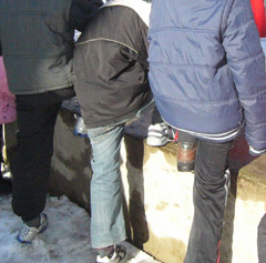 Paaugliai kenkia sau alkoholiu ir cigaretėmis