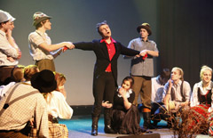 Gimnazistai pastatė miuziklą