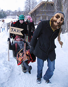 Kleboniškiuose šėliojo persirengėliai