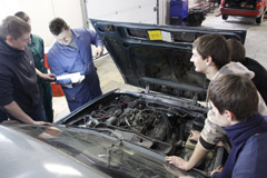 Profesinės mokyklos kratosi „profkės“ įvaizdžio