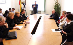 Benamių taksi važiuoja iš miesto į ligoninę