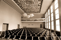 Universitete sunaikintos freskos byla