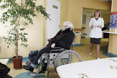 Medicinos grimasos: nuo langelio —  prie langelio