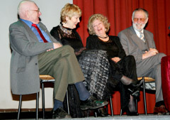 Teatro legendos apie pensijas ir ligas kalba su humoru