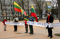 Šiauliečiai protestavo prieš gėjų eitynes