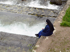 Sveikuoliai sėmė vandens stebuklingas galias