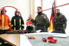 Pra­ty­bos ­grū­di­no ka­rius ir žurnalistus