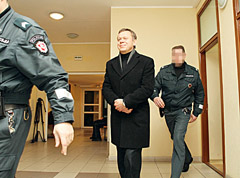 Nušalintasis meras bėga iš posto