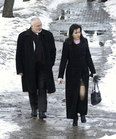 Pro plyšį lindo dviese