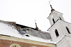 Bažnyčios stogas lipdomas „seilėmis“