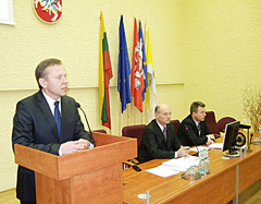 Atleistas me­ras A. Če­po­no­nis va­di­no sa­ve sraig­te­liu