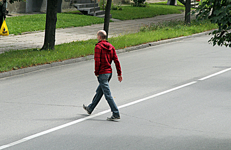 Karas gatvėse: vairuotojai prieš pėsčiuosius