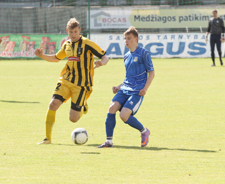 Is­to­ri­nę per­ga­lę pa­dėjo iškovoti ir ap­skri­ties fut­bo­li­nin­kai