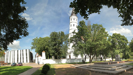 Ar karių kapai trukdo vyskupo rūmams?