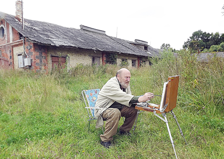 Į griūvantį dvarą atvyko dailininkai