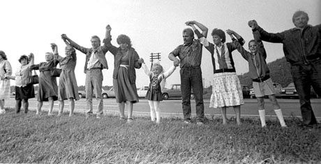 Baltijos kelias paminėtas rankų susikabinimu