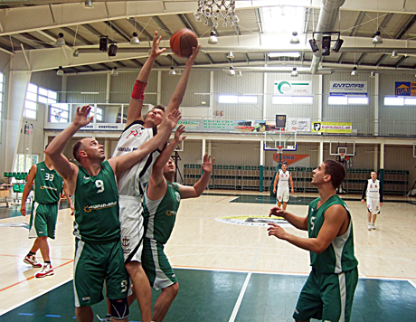 Radviliškiečiai įveikė emigrantus