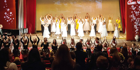 Joniškyje šoko kolektyvai iš Lietuvos ir Latvijos