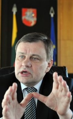 Dėl užsienio lietuvių Konstituciją norima keisti net be referendumo