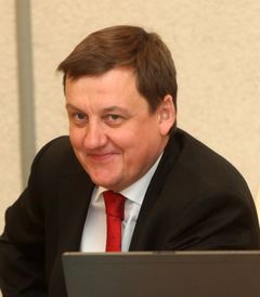 Savus – atleidi, svetimi dirbs pigiau