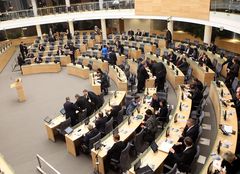 Ne šventieji susirinko į Seimą