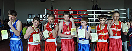 Bok­si­nin­kai grįžo su apdovanojimais