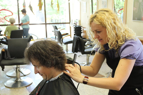 Kirpėjos pasigenda natūralių plaukų