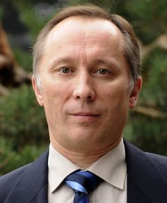 Kodėl atsistatydina ministrai ir Vyriausybės?