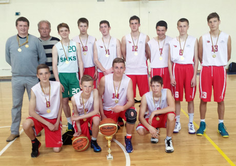 Rungtyniavo jaunieji krepšininkai