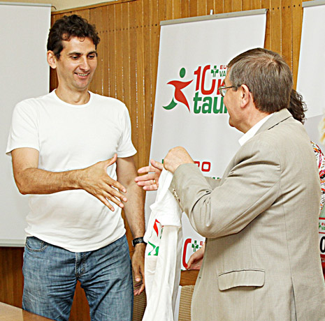 Šiaulių gatvėmis lenktyniaus bėgikai ir mėgėjai