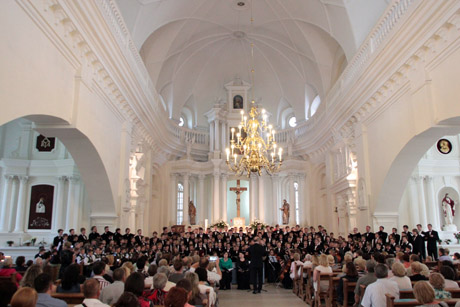 Berniukų chorų elitas dainavo Šiauliuose