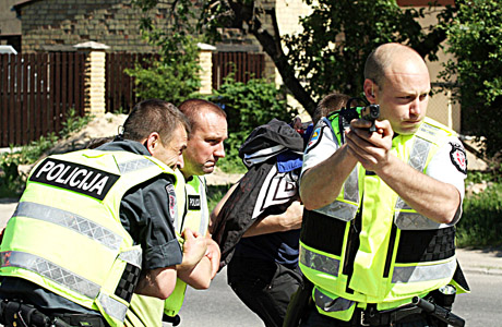 Pa­rei­gū­nų mo­ky­mai su­kė­lė dis­ku­si­jų