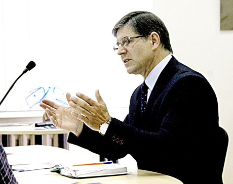 Uni­ver­si­te­to ta­ry­bos pir­mi­nin­kas dėkojo V. Lauručiui