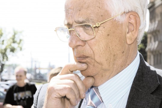 Latvių kompozitorius R.Paulas: Latvijoje įvedus eurą turtingi praturtėjo, vargšai dar nuskurdo