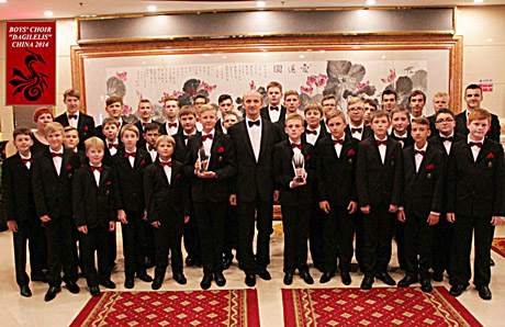 „Dagilėliai“ grįžo su aukso laurais ir perlais mamoms