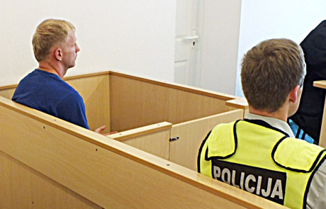 Šventėje girtas vyras smogė policininkui