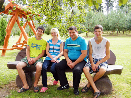 Grožį kuria ten, kur vaikystėje bėgiojo