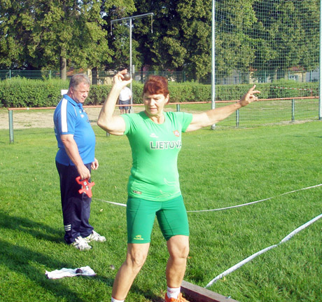 Akmens metimo rekordas priklauso sportininkei iš Radviliškio rajono