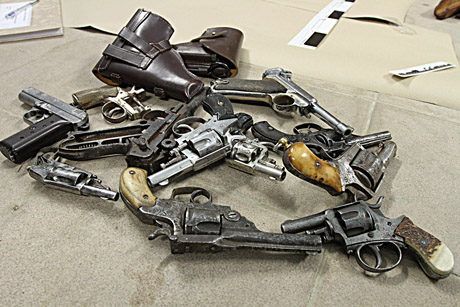 Mirusiojo namuose – ginklų sandėlis