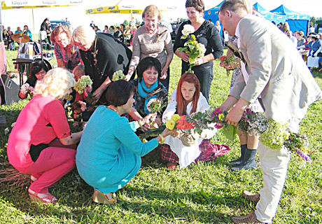 Prie Burbaičių piliakalnio šventė Žolinę