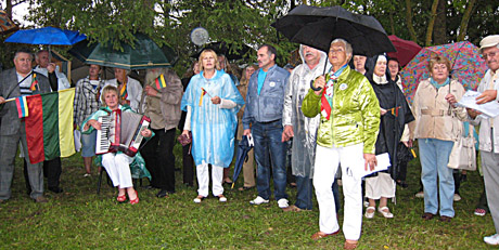 Kelmiškiai pakartojo kelionę į Baltijos kelią