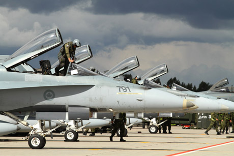 Šiauliuose pirmą kartą nusileido Kanados „širšės“