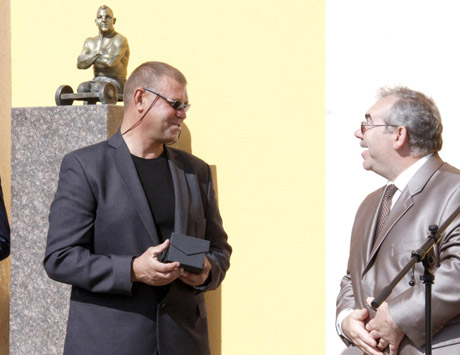 Atidengta skulptūra „Stipruolis Nosys“