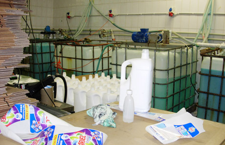 Surastas buitinės chemijos klastočių fabrikas