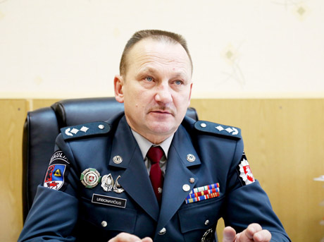 Kai visi švenčia, jiems tenka dirbti