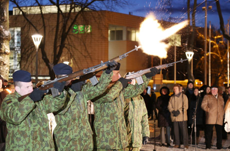 Laisvės gynėjai pagerbti ir tyla, ir salvėmis