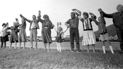 Baltijos kelias paminėtas rankų susikabinimu